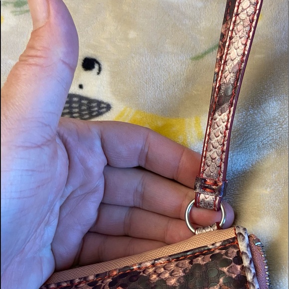 Vera Wang wristlet - Picture 3 of 3